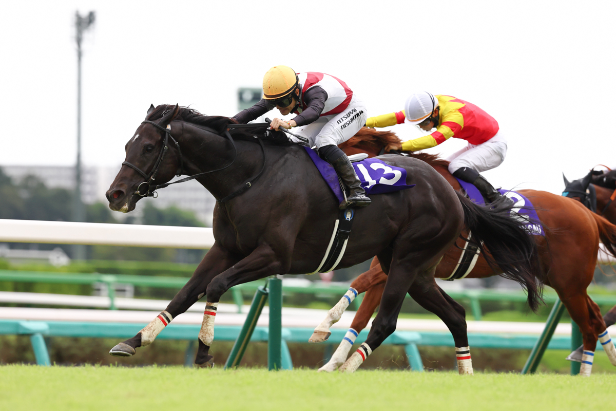 １番人気の高松宮記念は右前肢骨折のため10着に敗れたルガル。トウシンマカオの猛追をクビ差抑えた